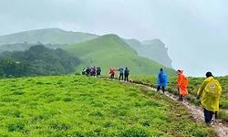 ಚಾರಣಕ್ಕೆ ಆನ್‌ಲೈನ್‌ ಬುಕ್ಕಿಂಗ್‌ ಸಮಸ್ಯೆ; ಚಾರಣಿಗರಿಗೆ ಸಂಕಷ್ಟ