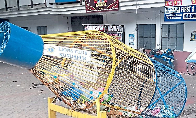 Kundapur: ಪ್ಲಾಸ್ಟಿಕ್‌ ಬಾಟಲಿ ವಿಲೇವಾರಿಗೆ 'ಬಾಟಲಿ' ಮಾದರಿ ಬುಟ್ಟಿ