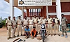 Gundlupete: ಬೇಟೆಕೋರರ ಬಂಧನ: ನಾಡ ಬಂದೂಕು, ಕಾಡು ಮೊಲಗಳ ವಶ