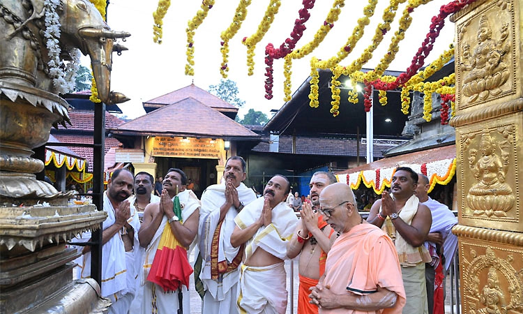 ಕೇರಳ ಸಿಎಂ ವಿ.ಡಿ. ಸತೀಶನ್‌ ಕೊಲ್ಲೂರು ಮೂಕಾಂಬಿಕಾ ದೇಗುಲಕ್ಕೆ ಭೇಟಿ:ಹೋಮದಲ್ಲಿ ಭಾಗಿ 