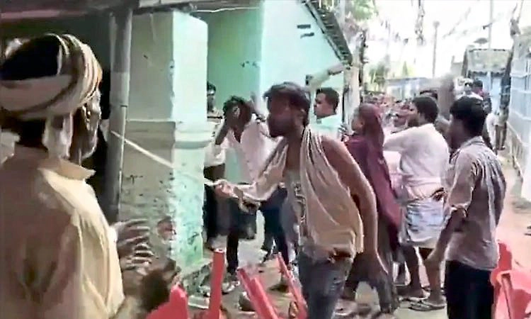 ಹೇಳಿದ್ದು ಮಟನ್‌- ಮಾಡಿದ್ದು ಚಿಕನ್..:‌ ರಣಾಂಗಣವಾಯ್ತು ಮದುವೆ ಮನೆ! 12 ಜನರಿಗೆ ಗಾಯ