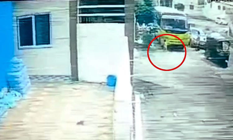 Vijayapura: ಶಾಲಾ ಬಸ್ ಚಕ್ರಕ್ಕೆ ಸಿಲುಕಿ ಪುಟ್ಟ ಬಾಲಕಿ ದಾರುಣ ಸಾವು