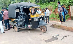 ಪಣಕಜೆ: ಶಾಲಾ ಮಕ್ಕಳ ಕರೆದೊಯ್ಯುವ ಆಟೋ ರಿಕ್ಷಾ ಪಲ್ಟಿ