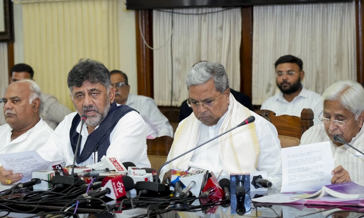 Siddaramaiah, D.K. Shivakumar travel together amid power-sharing speculation