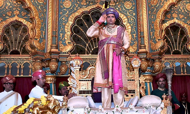 ಸಿಂಹಾಸನವೇರಿದ ಯದುವೀರ್‌ಗಿದು 12ನೇ ದರ್ಬಾರ್‌
