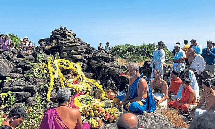 Subrahmanya; ಕುಮಾರಪರ್ವತ ಯಾತ್ರೆ: ಕುಮಾರ ಪಾದಕ್ಕೆ ಪೂಜೆ