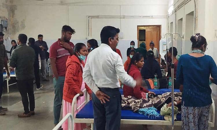 ಯಾದಗಿರಿ: ಹಾಸ್ಟೆಲ್ ನಲ್ಲಿ ಊಟ ಮಾಡಿದ  30 ಕ್ಕೂ ಹೆಚ್ವು ವಿದ್ಯಾರ್ಥಿನಿಯರು ಅಸ್ವಸ್ಥ