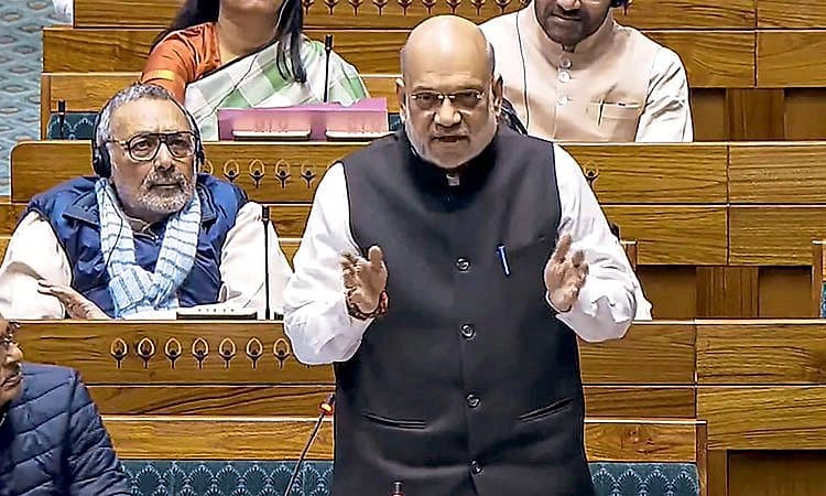 Amit Shah: ಸಂಸತ್ತಿನ ʼಮತ ಕಳ್ಳತನ' ಭಾಷಣದ ವೇಳೆ ಶಾಗೆ 102 ಡಿಗ್ರಿ ಜ್ವರವಿತ್ತು: ವರದಿ