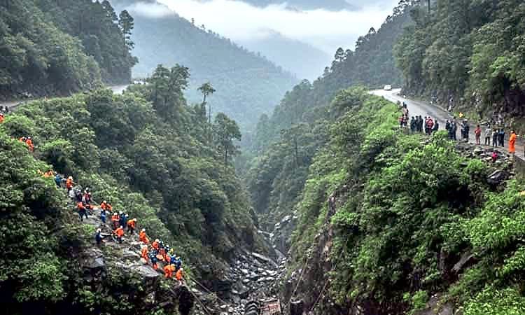 Arunachal: ಕಮರಿಗೆ ಉರುಳಿದ ಕಾರ್ಮಿಕರಿದ್ದ ಟ್ರಕ್... 21 ಮಂದಿ ಸಾವನ್ನಪ್ಪಿರುವ ಶಂಕೆ