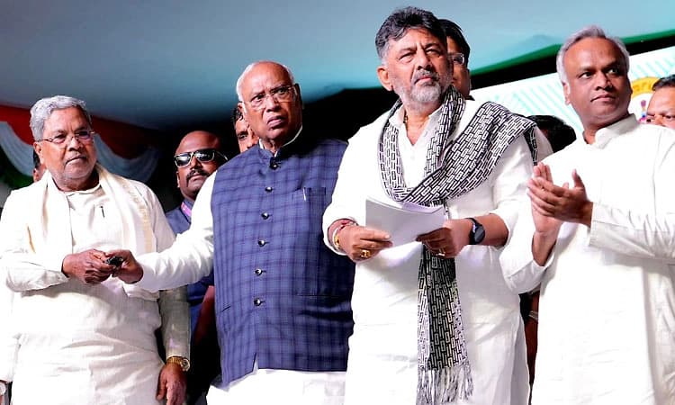 ಕಲ್ಯಾಣ ಕರ್ನಾಟಕ ಭಾಗ ಸಿಂಗಾಪುರ ಬದಲು ಮೈಸೂರು-ಬೆಂಗಳೂರಂತೆ ಮೊದಲು ಅಭಿವೃದ್ಧಿಪಡಿಸಿ: ಖರ್ಗೆ 