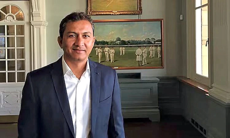 ಕಾಮೆಂಟರಿ ವೇಳೆ ಹಿಂದಿ ರಾಷ್ಟ್ರ ಭಾಷೆ ಎಂದ ಸಂಜಯ್: ವಿವಾದ   