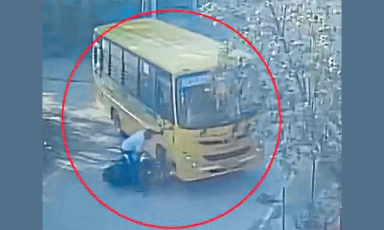 ಹೃದಯ ವಿದ್ರಾವಕ; ಇಬ್ಬರು ಮಕ್ಕಳ ಬಲಿ ಪಡೆದ ಖಾಸಗಿ ಸ್ಕೂಲ್‌ ಬಸ್‌!