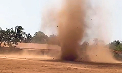 ಕುಂದಾಪುರ:ಕೆಲ ಕಾಲ ಭೀತಿ ಮೂಡಿಸಿದ ಸುಳಿ ಗಾಳಿ