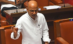 ಆಸ್ಪತ್ರೆಗಳಿಂದ ಸಿಬ್ಬಂದಿ ವಾಪಸ್‌: ಸರ್ಕಾರದ ವಿರುದ್ಧ ಪಕ್ಷಾತೀತ ಆಕ್ರೋಶ