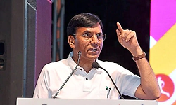 ದೇಶದಲ್ಲಿ ಎಫ್‌ ವನ್‌ ಕಾರ್‌ ರೇಸ್‌ ಆಯೋಜಿಸಲು ಕೇಂದ್ರ ಉತ್ಸಾಹ!  