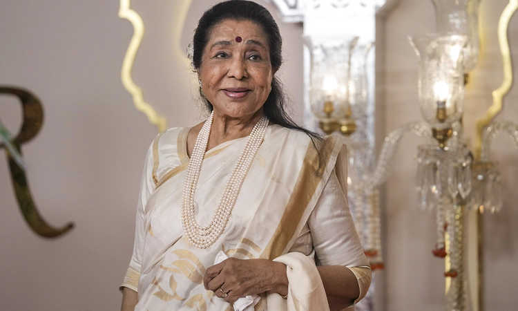 Asha Bhosle admitted to hospital due to chest infection, says her granddaughter