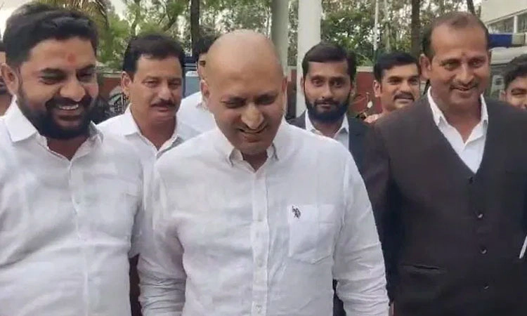 ಗಲಾಟೆ ಕೇಸ್‌ನಲ್ಲಿ ಪುತ್ರನ ಹೆಸರು ಕೈಬಿಡಿ: ಕೋರ್ಟ್‌ ಮೆಟ್ಟಿಲೇರಿದ ಅನಂತಕುಮಾರ್ ಹೆಗಡೆ