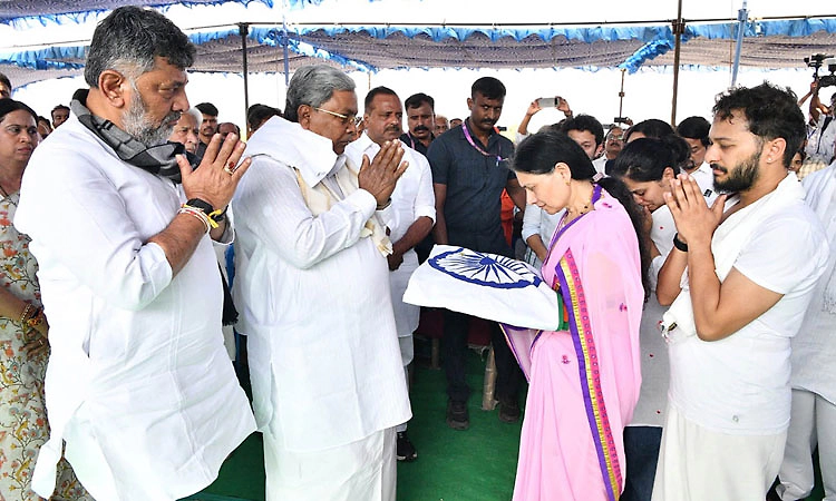 ಸರ್ಕಾರಿ ಗೌರವದೊಂದಿಗೆ ಸಚಿವ ಡಿ.ಸುಧಾಕರ್‌ ಅಂತ್ಯಕ್ರಿಯೆ
