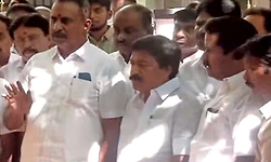ಸಿಎಂ ವಿಜಯ್‌ ನೇತೃತ್ವದ ಸರ್ಕಾರಕ್ಕೆ ಎಐಎಡಿಎಂಕೆಯ ಸಿವಿ ಷಣ್ಮುಗಂ ಬಣ ಬೆಂಬಲ!