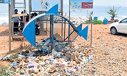 ಮರವಂತೆ: ತೊಟ್ಟಿಗಳಿದ್ದರೂ ಕಸ ಹಾಕುವವರಿಲ್ಲ