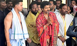 Purnakumbha welcome for CM Vijay in Kollur; offers special prayers