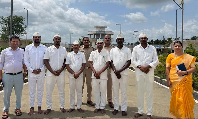 ಶಿವಮೊಗ್ಗ: ಕಸದ ಗಾಡಿಗಳಲ್ಲಿ ಕೈದಿಗಳ ಹಾಡು!