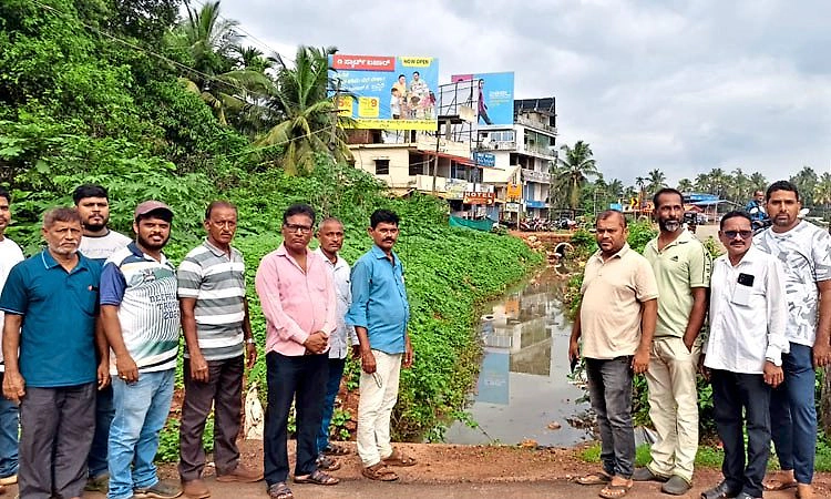 Bhatkal: ಯುಜಿಡಿ ಚೇಂಬರ್ ಸೋರಿಕೆಯಿಂದ 50ಕ್ಕೂ ಹೆಚ್ಚು ಬಾವಿಗಳ ನೀರು ಕಲುಷಿತ
