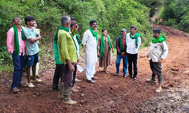 Sagara: ಪಡವಗೋಡು; ರೈತರಿಂದಲೇ ರಸ್ತೆ ರಿಪೇರಿ