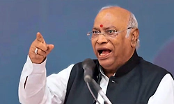 ರಾಜ್ಯಸಭೆಗೆ ಆಯ್ಕೆ: ಪ್ರಮಾಣ ವಚನ ಸ್ವೀಕರಿಸಿದ ಮಲ್ಲಿಕಾರ್ಜುನ ಖರ್ಗೆ  