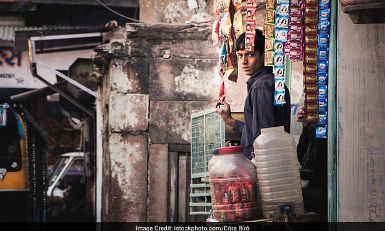 FSSAI bans plastic packaging for pan masala, allows only tin and glass