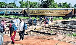 Manjeshwar: Demand for bus service to Deralakatte from railway station