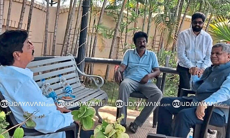 Belagavi: ಗಮನ ಸೆಳೆದ ಜಗದೀಶ್ ಶೆಟ್ಟರ್-ರಮೇಶ್ ಜಾರಕಿಹೊಳಿ ಭೇಟಿ