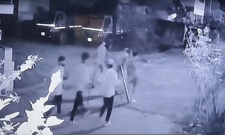 Shimoga: Youth group spotted roaming streets late at night with weapons, CCTV footage captures incident