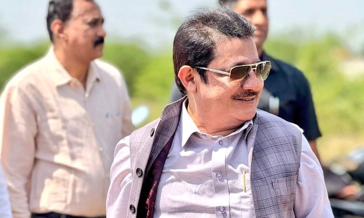 Let Shivakumar become CM after Siddaramaiah completes 5 yrs in office: Karnataka minister