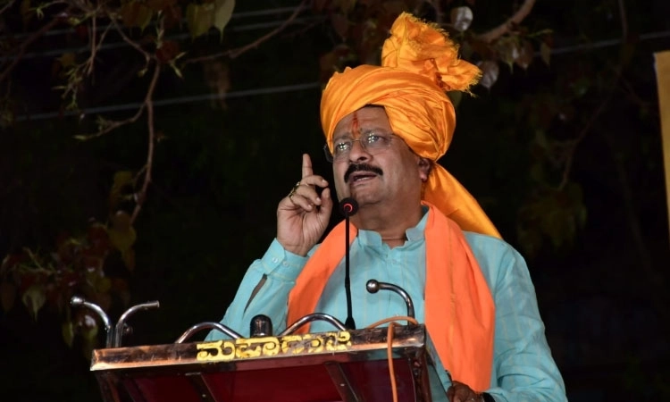 Meeting of ousted BJP MLA Yatnal at Opposition Leader A. Ashok’s office triggers curiosity