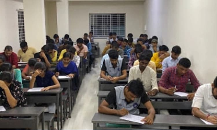 ನೇಮಕಕ್ಕೆ ಗ್ರಹಣ: ಧಾರವಾಡದ ಕೆರಿಯರ್ ಸಂಸ್ಥೆಗಳಿಗೆ ಸಂಕಷ್ಟ