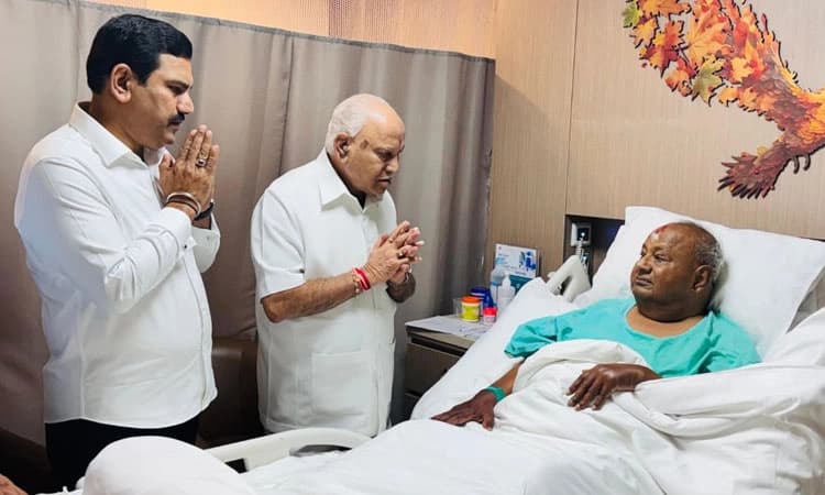 ಮಾಜಿ ಪ್ರಧಾನಿ ಎಚ್‌.ಡಿ.ದೇವೇಗೌಡರ ಭೇಟಿಯಾದ ಬಿ.ಎಸ್‌.ಯಡಿಯೂರಪ್ಪ, ವಿಜಯೇಂದ್ರ