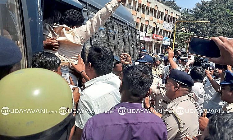 Hubballi: Block Congress committee protests, demands Gyanesh Kumar’s resignation