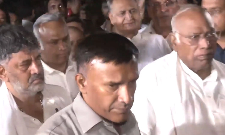 SIR ಪ್ರಜಾಪ್ರಭುತ್ವಕ್ಕಾಗಿ ನಡಿಗೆ:ಸುಪ್ರೀಂಗೆ ರಾಹುಲ್, ಖರ್ಗೆ ಸೇರಿ ವಿಪಕ್ಷ ನಾಯಕರ ಅರ್ಜಿ 