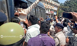 Hubli: ಜ್ಞಾನೇಶ್ ಕುಮಾರ್ ರಾಜೀನಾಮೆಗೆ ಆಗ್ರಹಿಸಿ ಬ್ಲಾಕ್ ಕಾಂಗ್ರೆಸ್ ಸಮಿತಿ ಪ್ರತಿಭಟನೆ