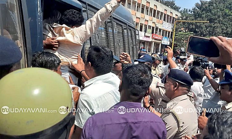 Hubli: ಜ್ಞಾನೇಶ್ ಕುಮಾರ್ ರಾಜೀನಾಮೆಗೆ ಆಗ್ರಹಿಸಿ ಬ್ಲಾಕ್ ಕಾಂಗ್ರೆಸ್ ಸಮಿತಿ ಪ್ರತಿಭಟನೆ