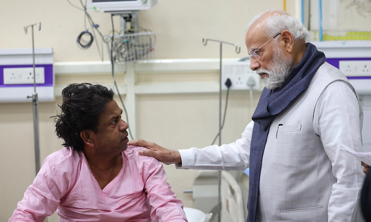 PM Modi meets Red Fort blast survivors at LNJP Hospital