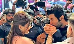 Video: ವದಂತಿಗೆ ತೆರೆ: ಎಲ್ಲರ ಮುಂದೆ ರಶ್ಮಿಕಾ ಕೈಗೆ ಮುತ್ತು ಕೊಟ್ಟ ದೇವರಕೊಂಡ