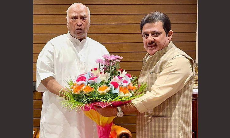 2028ಕ್ಕೆ ಡಿ.ಕೆ.ಶಿವಕುಮಾರ್‌ ಸಿಎಂ, ಅಲ್ಲಿವರೆಗೆ ಸಿದ್ದರಾಮಯ್ಯ ಬದಲಿಲ್ಲ: ಜಮೀರ್‌