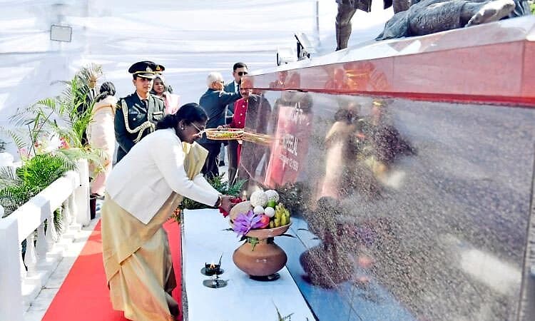 Manipur: ನೂಪಿ ಲಾಲ್ ಸ್ಮಾರಕಕ್ಕೆ ಗೌರವ ನಮನ ಸಲ್ಲಿಸಿದ ರಾಷ್ಟ್ರಪತಿ ದ್ರೌಪದಿ ಮುರ್ಮು