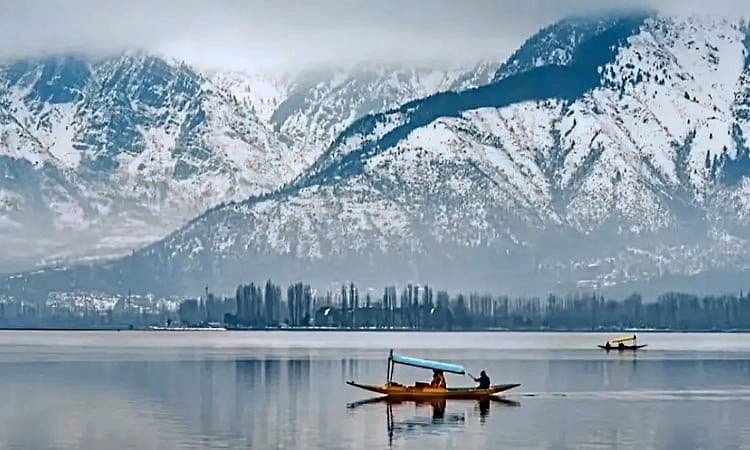 Srinagar: ಕಾಶ್ಮೀರದಲ್ಲಿ ಶೀತಗಾಳಿಯ ಅಬ್ಬರ; ಪುಲ್ವಾಮಾದಲ್ಲಿ ಮೈನಸ್ 5.5 ಡಿಗ್ರಿ ತಾಪಮಾನ