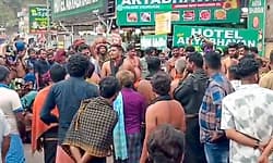 ಕೇರಳದ ಏರುಮೇಲಿಯಲ್ಲಿ ಶಿವಮೊಗ್ಗದ ಶಬರಿಮಲೆ ಯಾತ್ರಾತ್ರಿಗಳಿಂದ ದಿಢೀರ್‌ ಪ್ರತಿಭಟನೆ