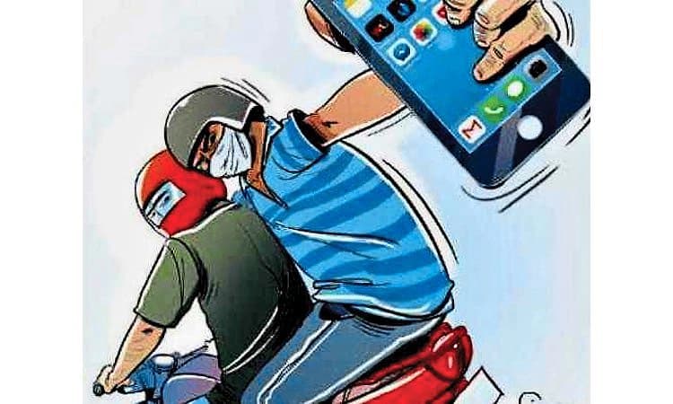 Mangaluru: ರಸ್ತೆಗೆ ಬಿದ್ದಿದ್ದ ಮೊಬೈಲ್ ಕಿಸೆಗಿಳಿಸಿ ವ್ಯಕ್ತಿ ಪರಾರಿ!