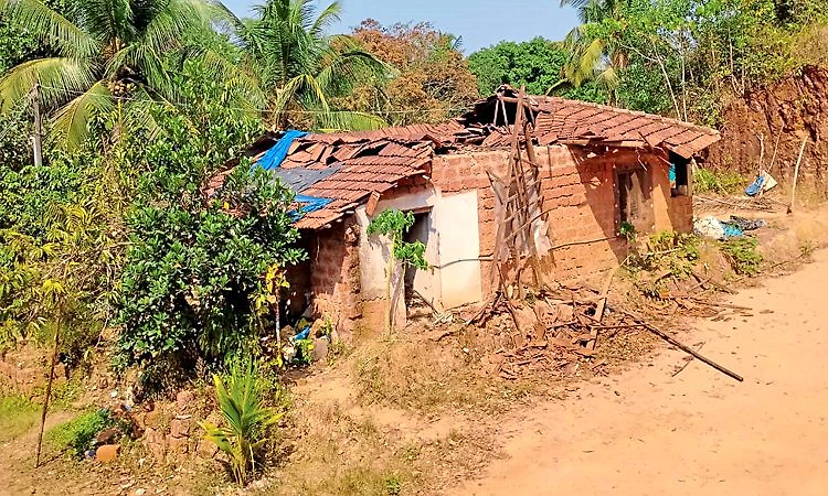 Badagannur: ಶೇಖಮಲೆ; ಮನೆ ಕುಸಿತ