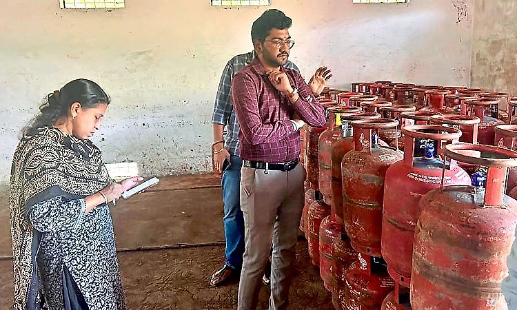 No LPG cylinder shortage in Thirthahalli, says Tahsildar Ranjith